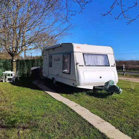 Caravane Avec Privatif En Campagne Apremont (Vendee)