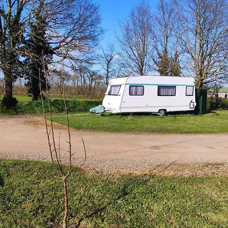 Caravane Avec Privatif En Campagne Apremont (Vendee)