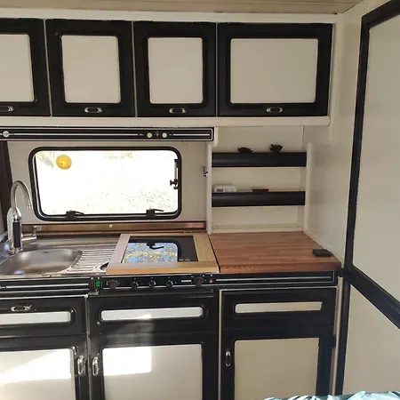 Caravane Avec Privatif En Campagne * Apremont (Vendee)