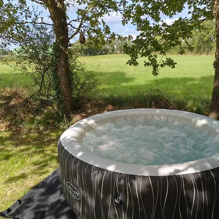 Οργανωμένο κάμπινγκ Caravane Avec Privatif En Campagne Apremont (Vendee)