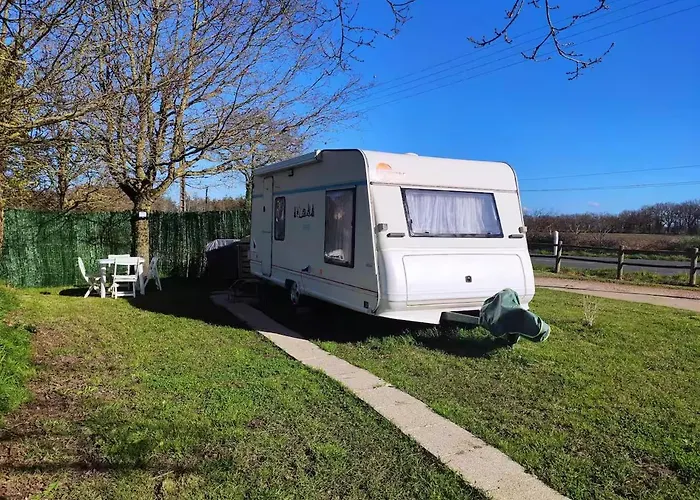 Caravane Avec Privatif En Campagne Apremont (Vendee)